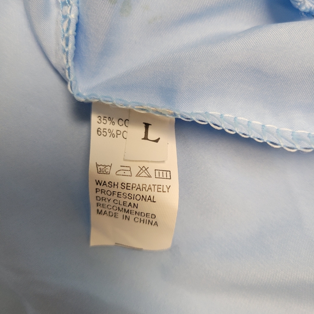 Cute, flowy dress with built-in shorts and pockets! Size Large - Picture 6 of 10